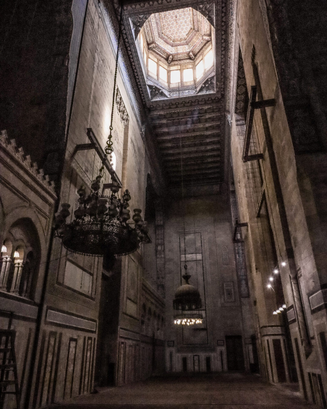 High ceilings and skylights at the Al-Rifa'i Cairo Mosque