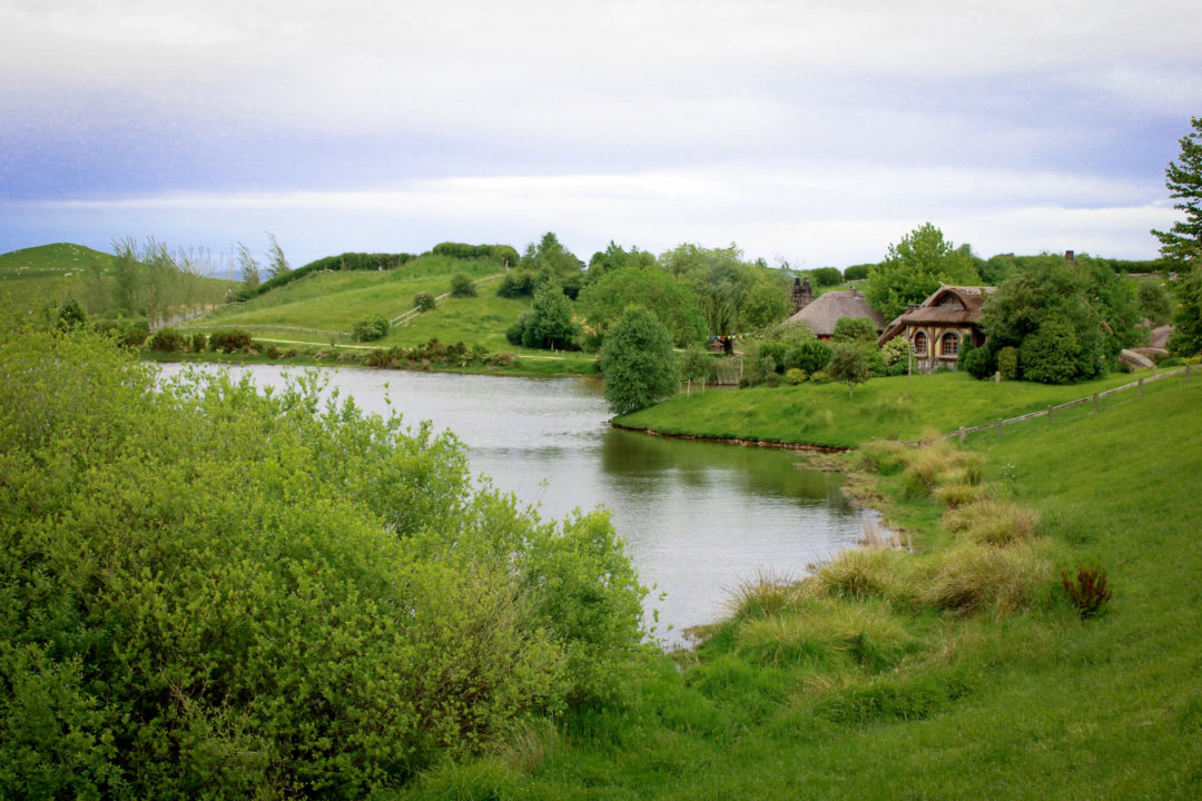 The Green Dragon Inn sitting next to the lake in Hobbiton New Zealand