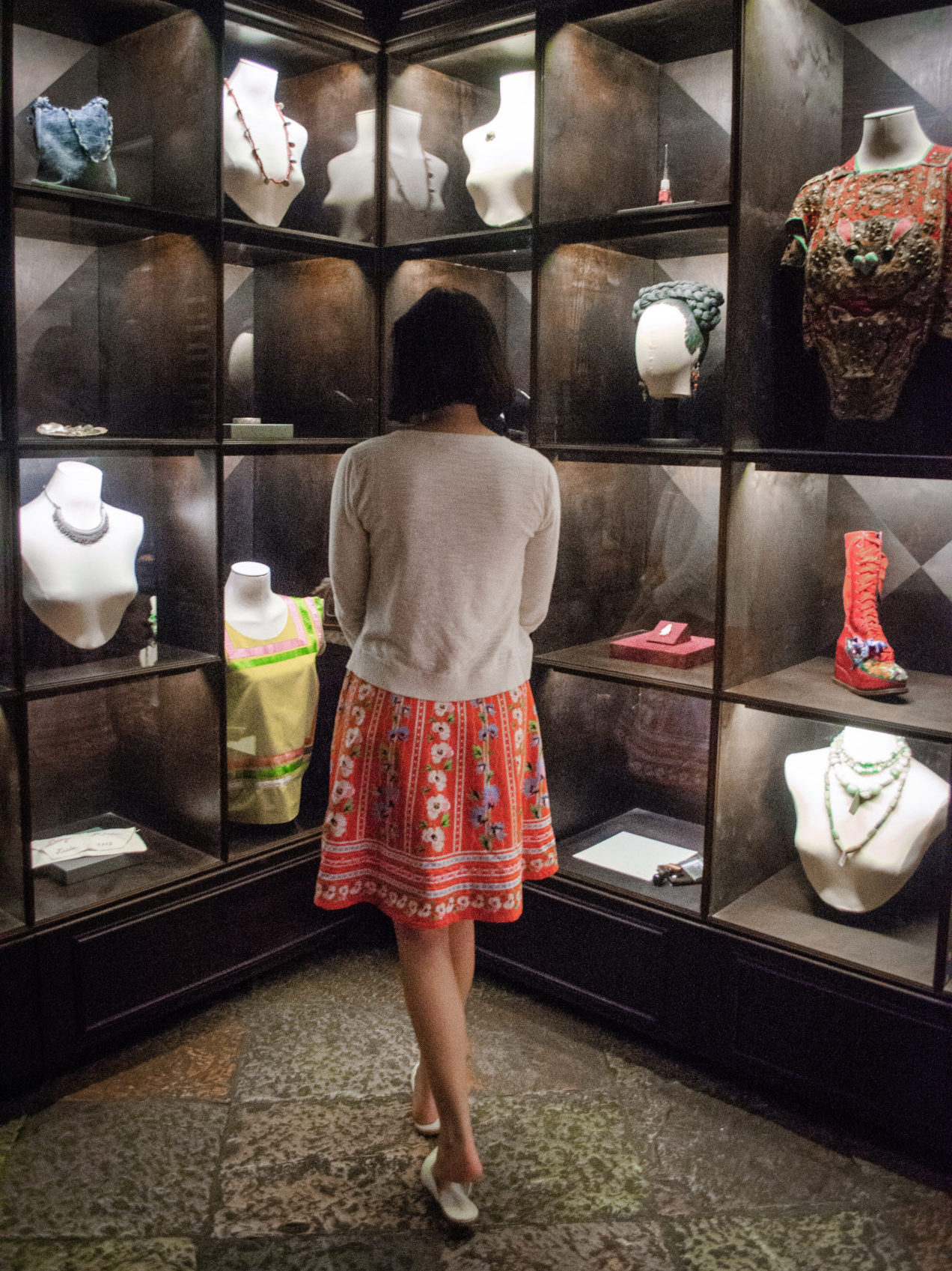 Travel Blogger Jordan Gassner viewing Frida Kahlo's former clothing and accessories at the Frida Kahlo Museum's Vogue Exhibit