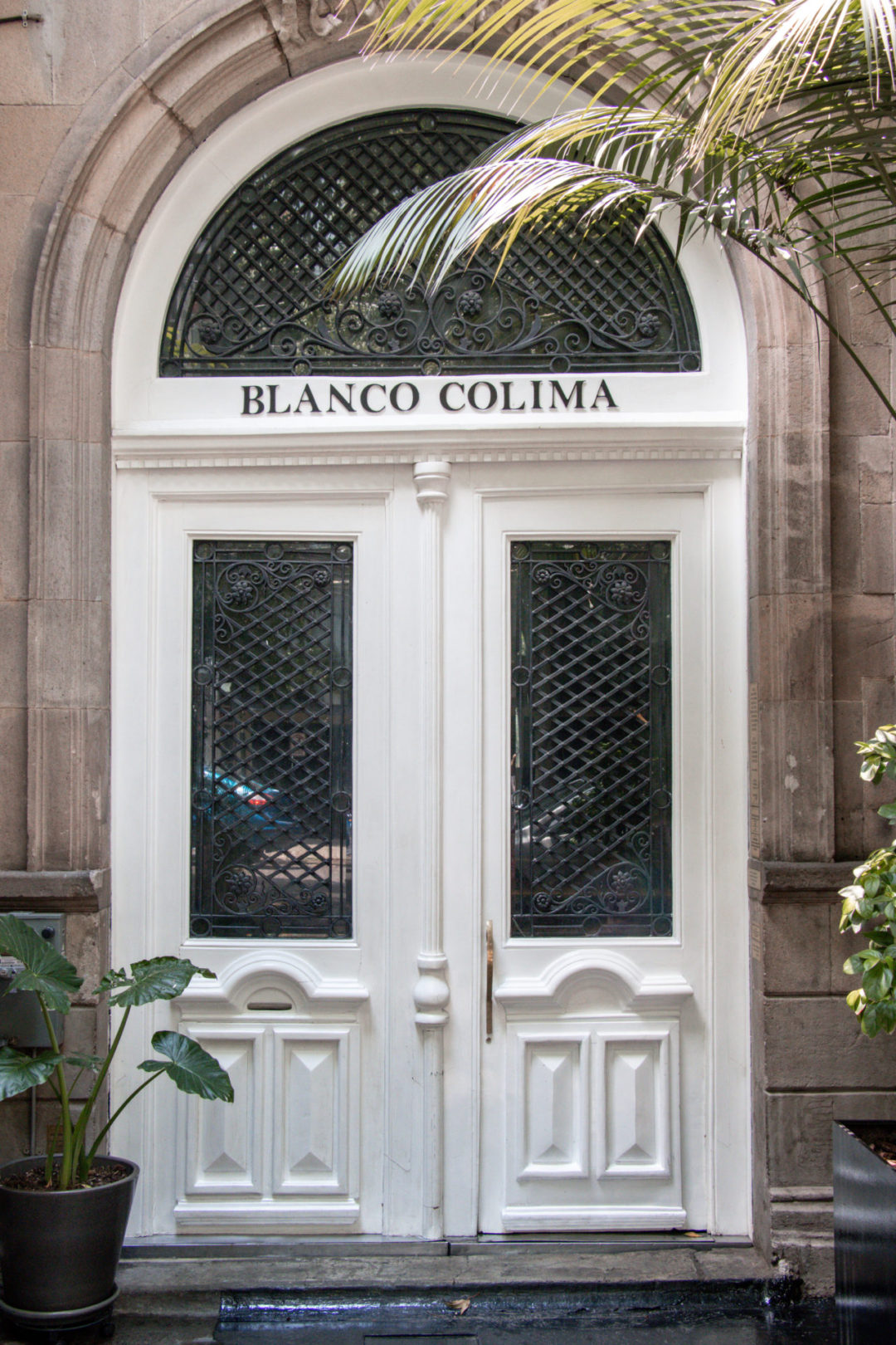 The entrance of Blanco Colima: one of the best restaurants for eating dairy-free in Mexico City