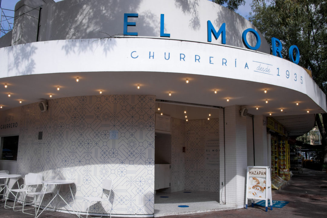 The exterior of Churrería El Moro: one of the best restaurants for eating dairy-free in Mexico City