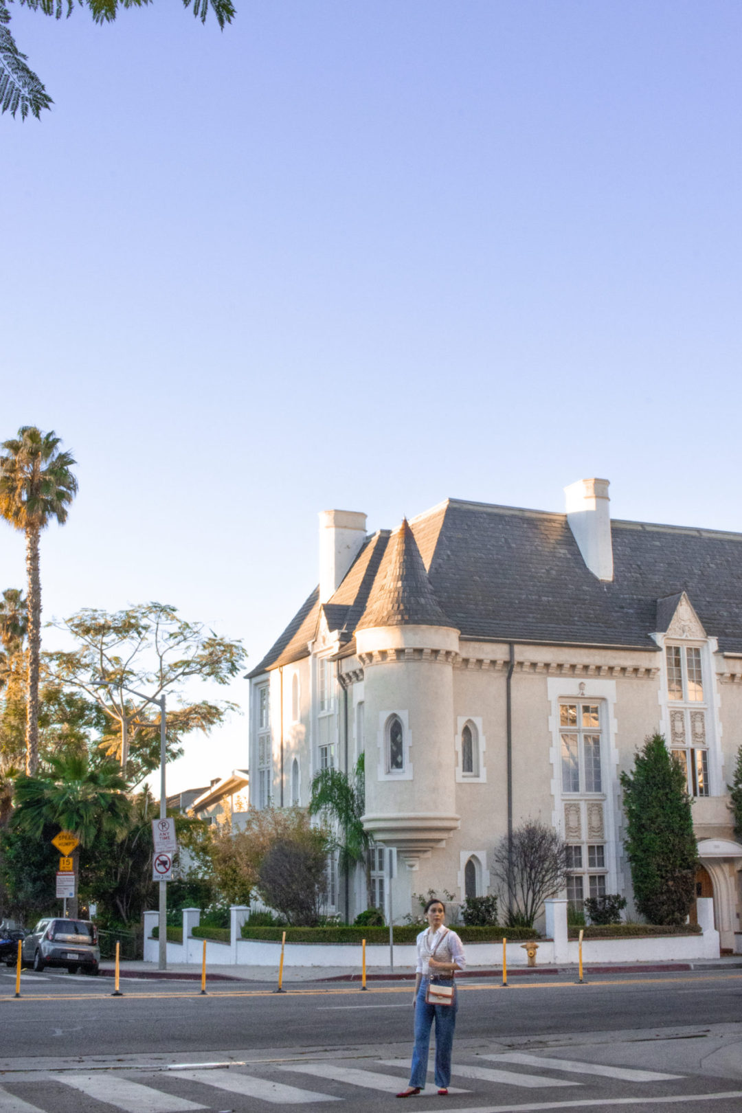 Travel Blogger Jordan Gassner standing in front of the Four Gables building in West Hollywood, California