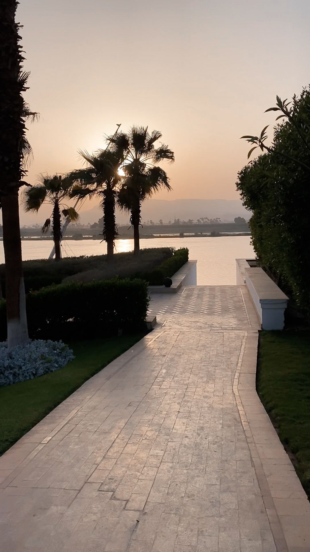 A walkway at the Hilton Luxor leading out to the Nile River