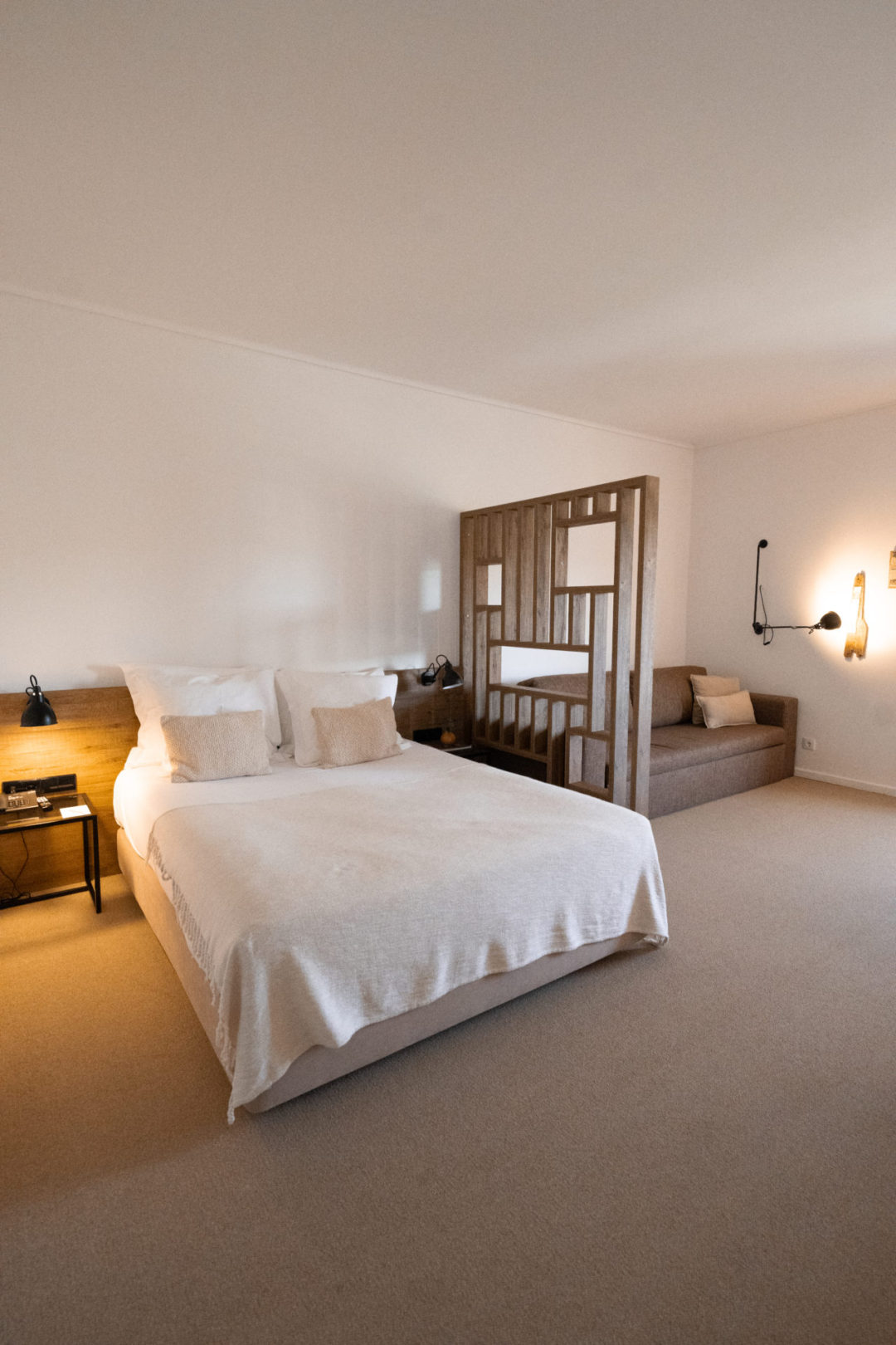 A half divider separating the main bedroom from the living space inside one of Lamego Hotel & Life's Superior Rooms with a Valley View