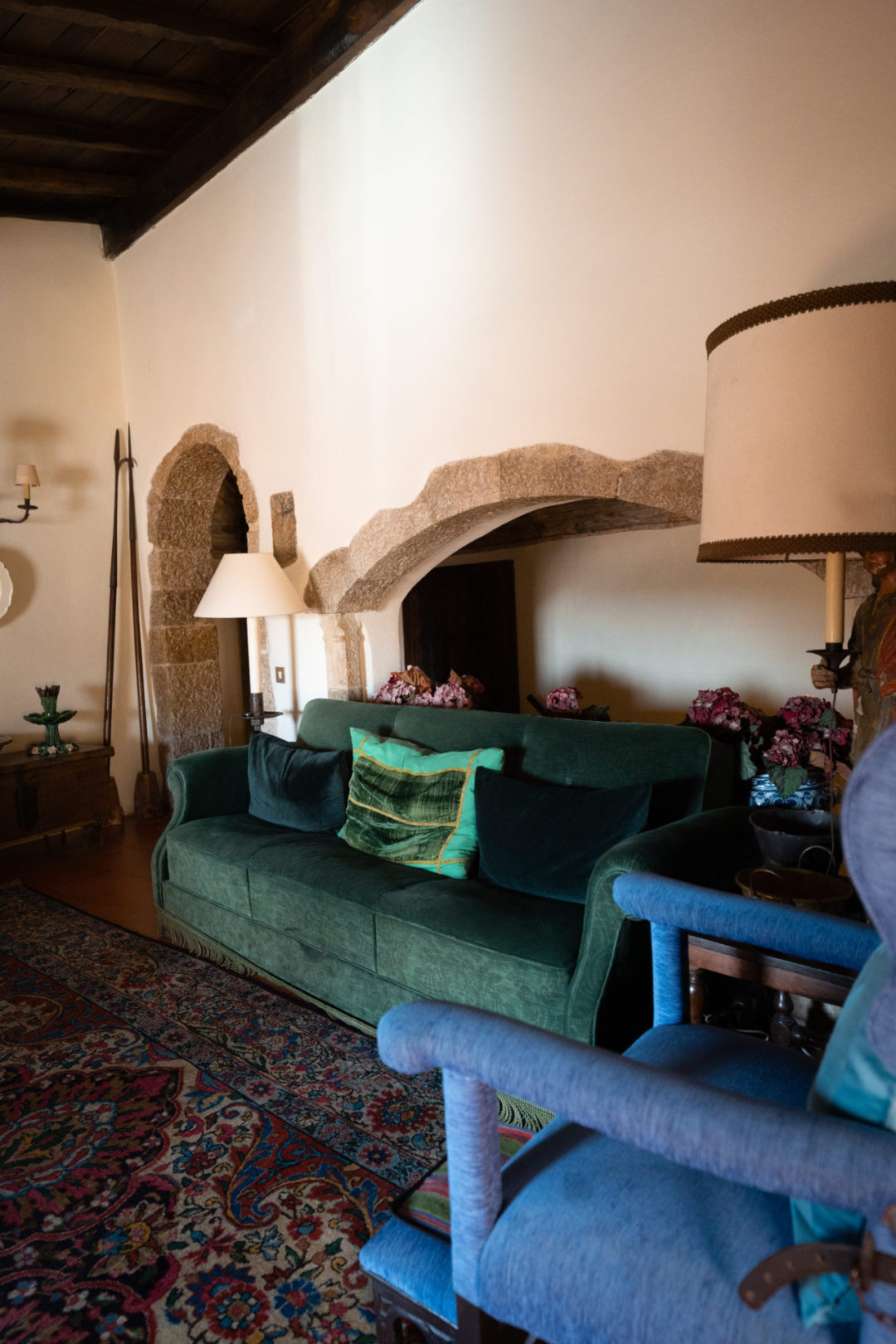 A blue chair and green sofa in the living room of Torre De Maneys in Portugal