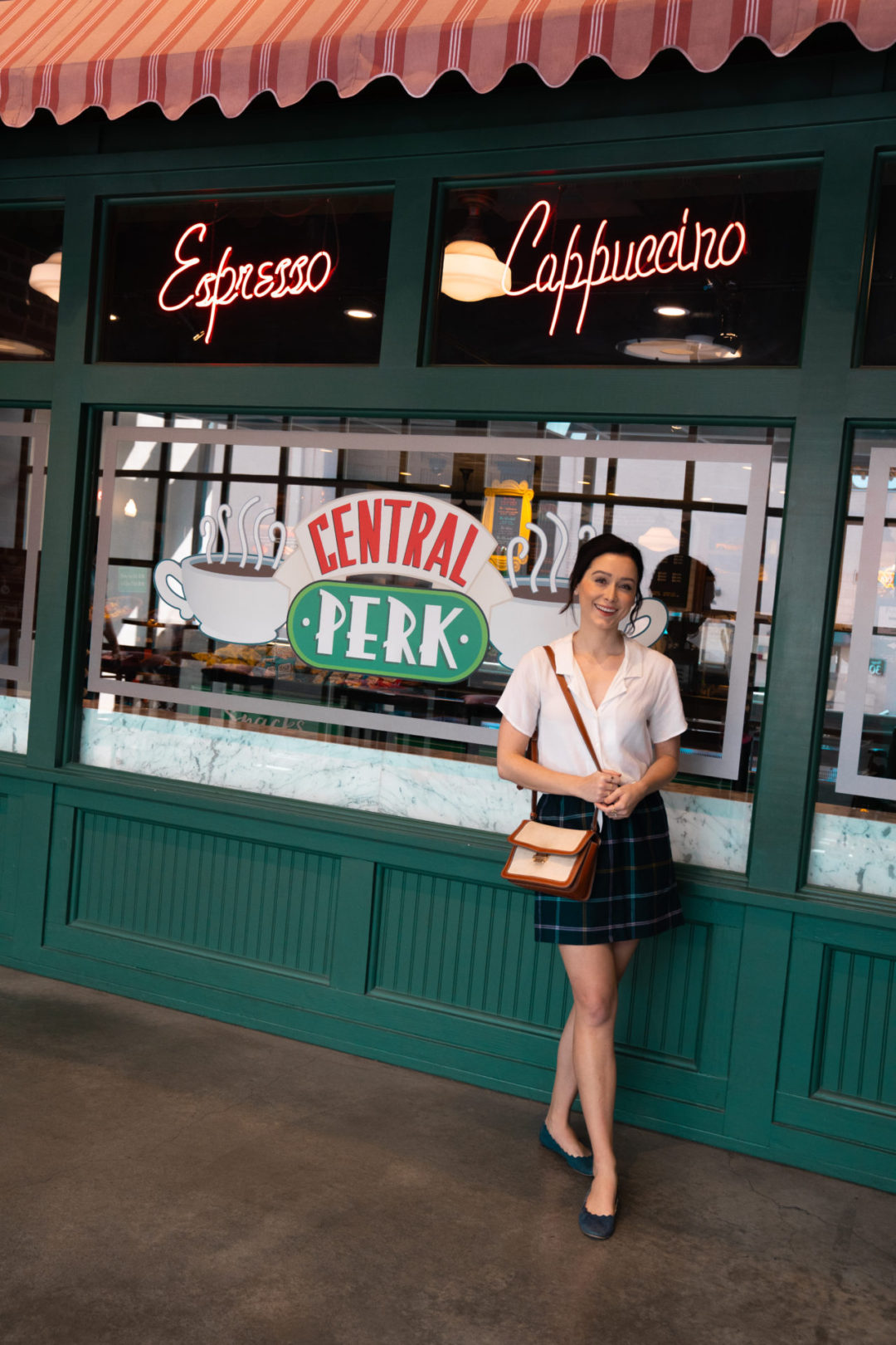 Travel Blogger Jordan Gassner standing in front of the "Central Perk" Coffee Shop sign on the Warner Bros. Studio Tour in Burbank, California, USA