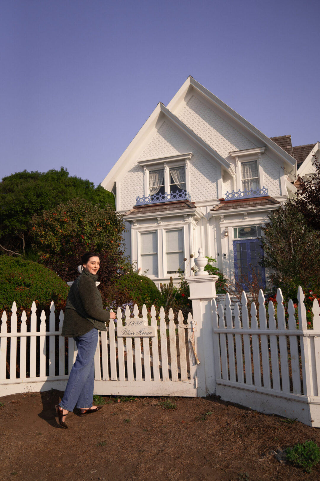 Travel Blogger Jordan Gassner walking toward the Blair House Inn Gate in Mendocino, California