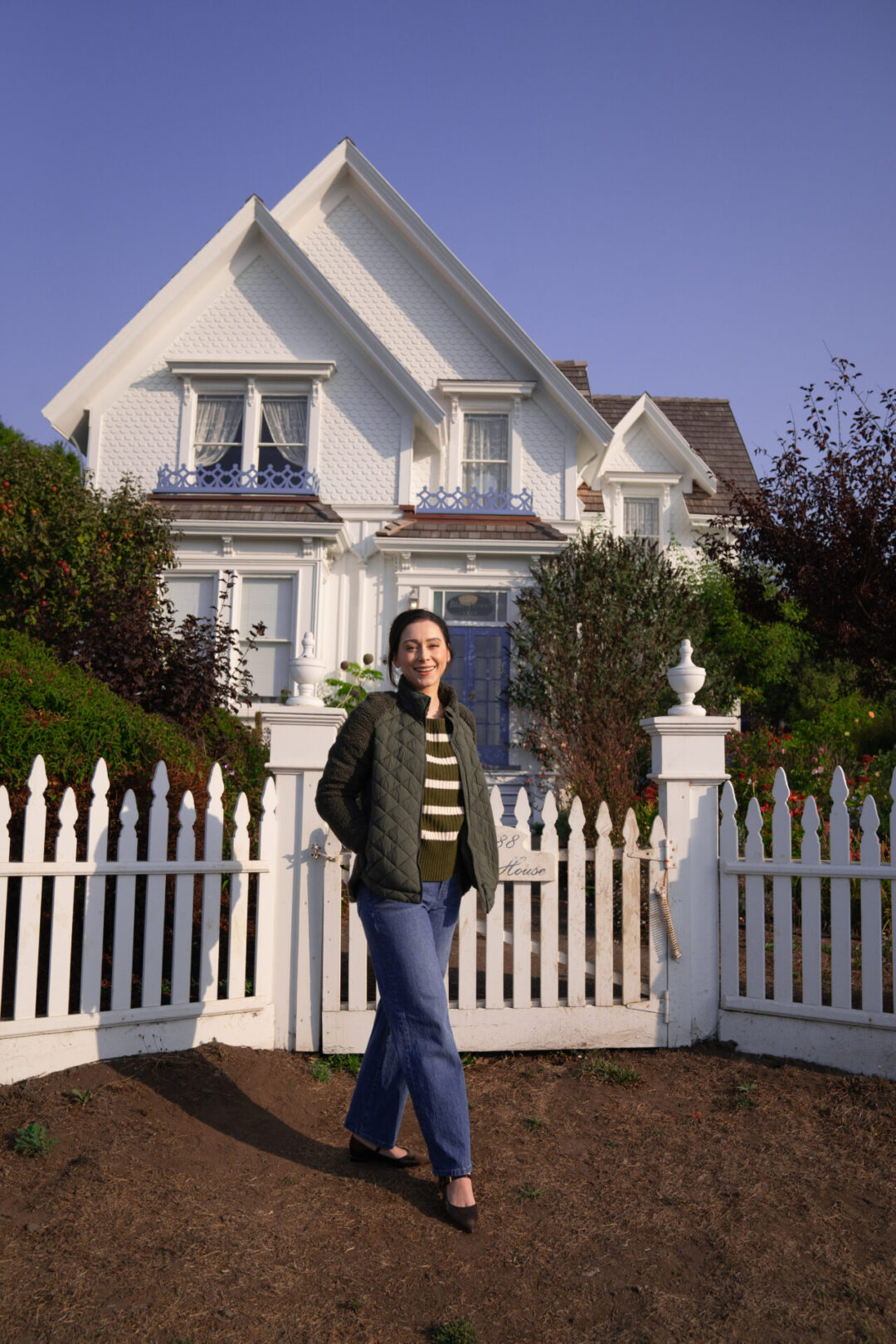 Mendocino Travel Guide: Travel Blogger Jordan Gassner smiling in front of the Blair House Inn in Mendocino, California