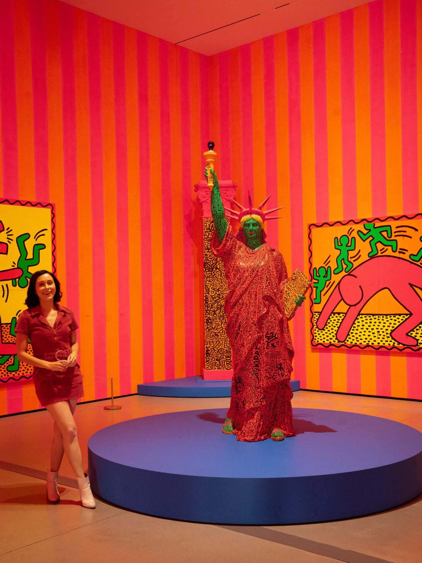 Travel Blogger Jordan Gassner inside the Keith Haring exhibit at The Broad in Los Angeles, California