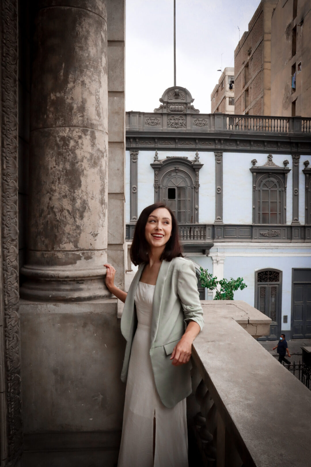 Must See in Lima: Travel Blogger Jordan Gassner smiling from the balcony of Teatro Municipal de Lima in Peru