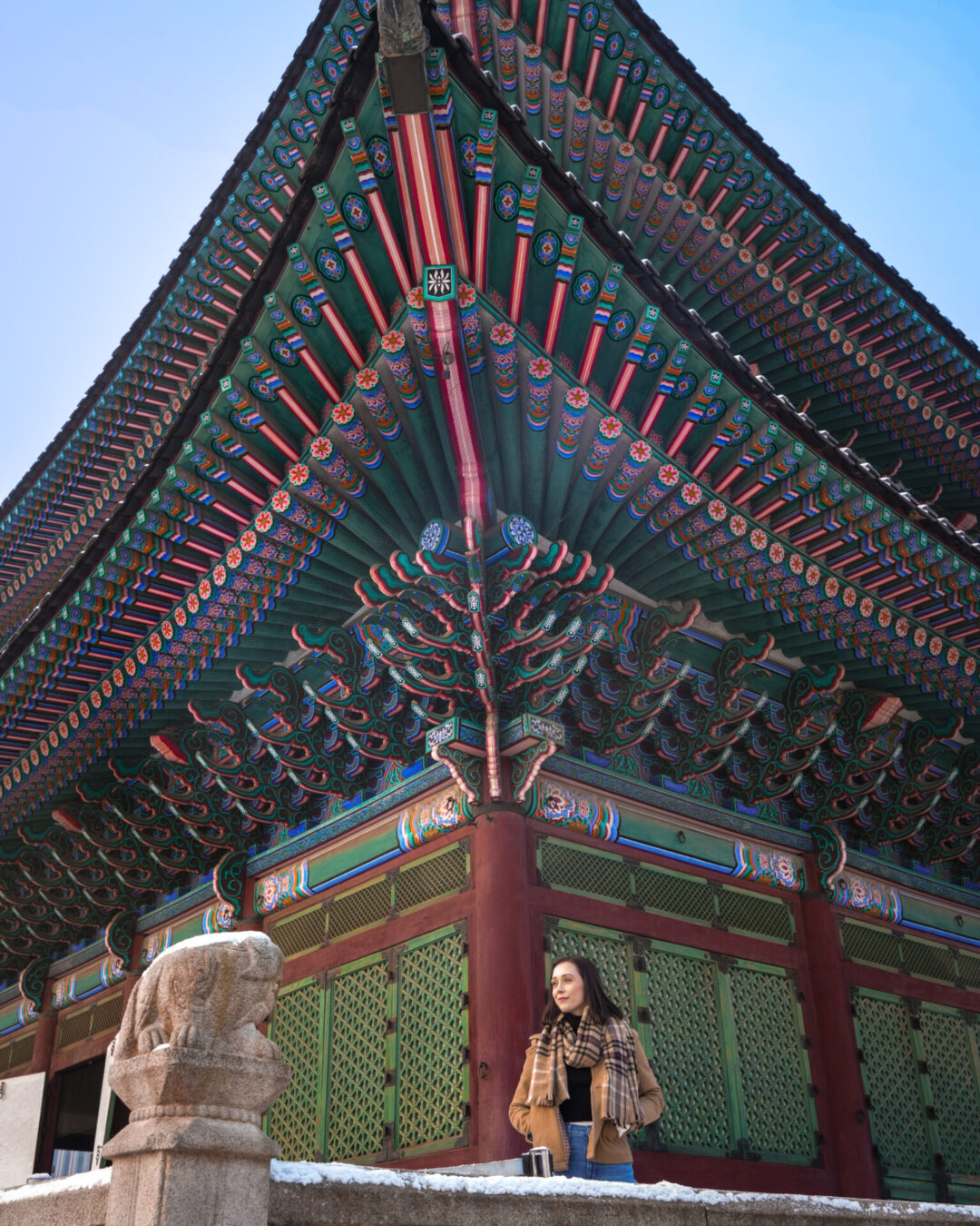 Travel Blogger Jordan Gassner looking out from Geunjeongjeon Hall in Gyeongbokgung Palace in Seoul, South Korea