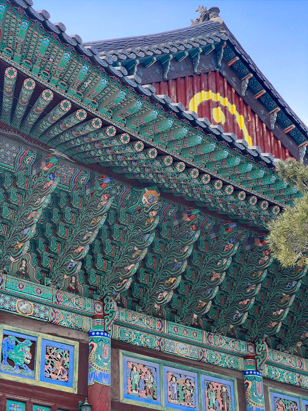 The beautiful turquoise roof along Jogyesa Temple in Seoul, South Korea