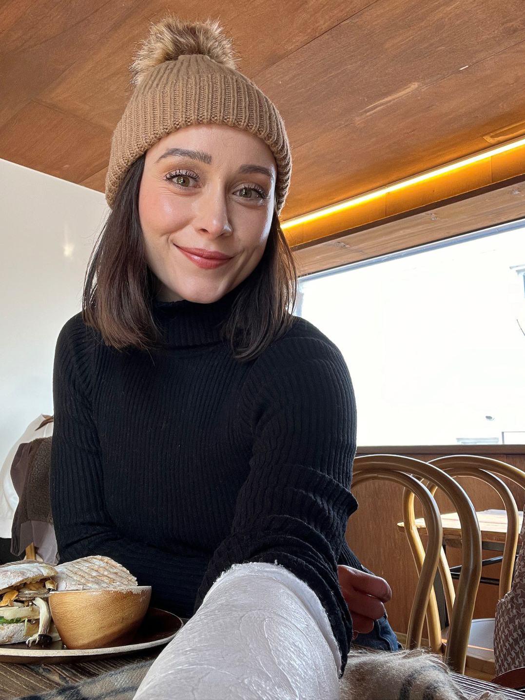 Travel Blogger taking a selfie with her food at Thanks Oat during her layover in Seoul, South Korea