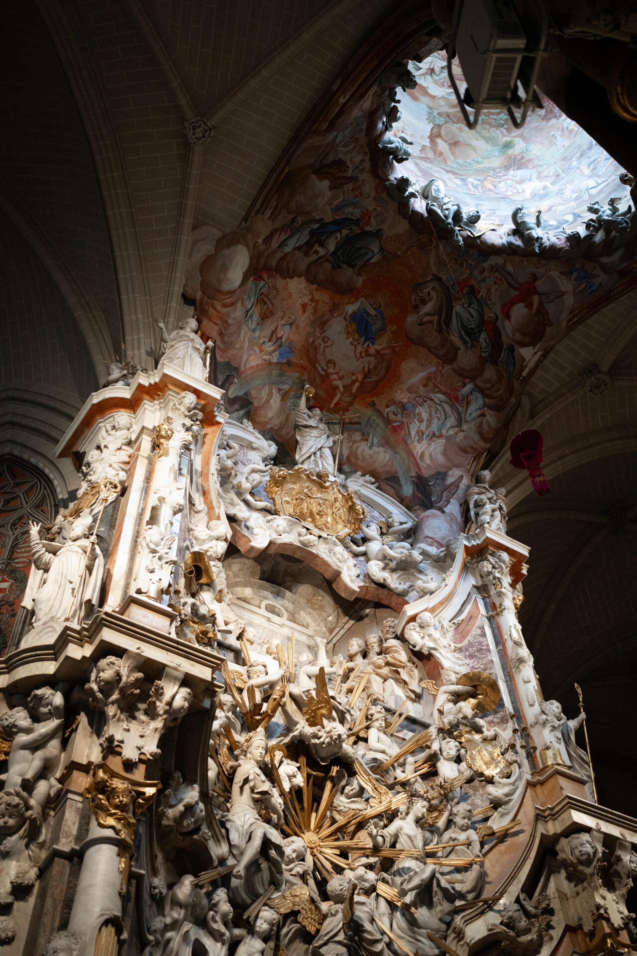 A detailed sculpture-painting-hybrid showing many figures and angels climbing into a "hole" through the ceiling of the Toledo Cathedral in Spain
