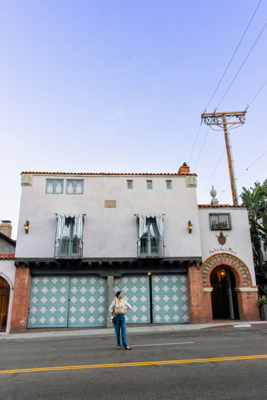 Travel Blogger Jordan Gassner standing in front the historic Patio El Moro Property in West Hollywood, California