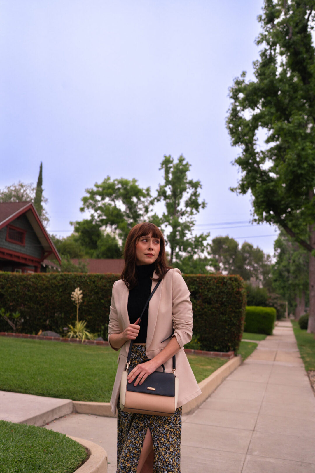 Travel Blogger Jordan Gassner standing near the infamous Michael Myers hedge from Halloween in South Pasadena, California