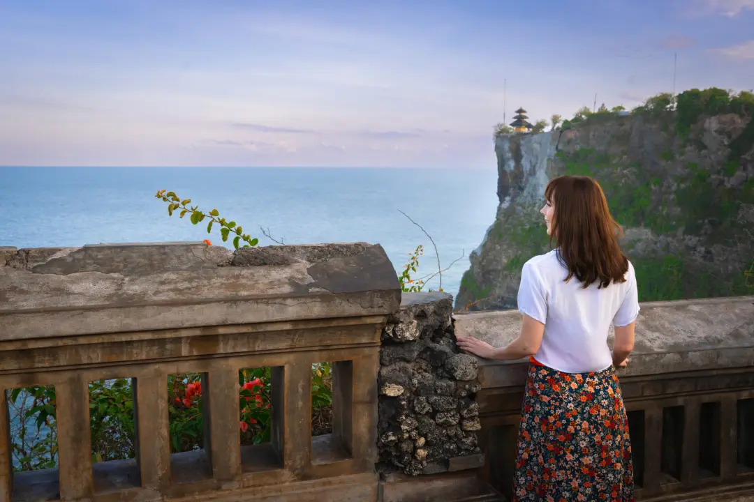 Travel Blogger Jordan Gassner looking out from the Uluwatu Temple viewpoint in Bali, Indonesia