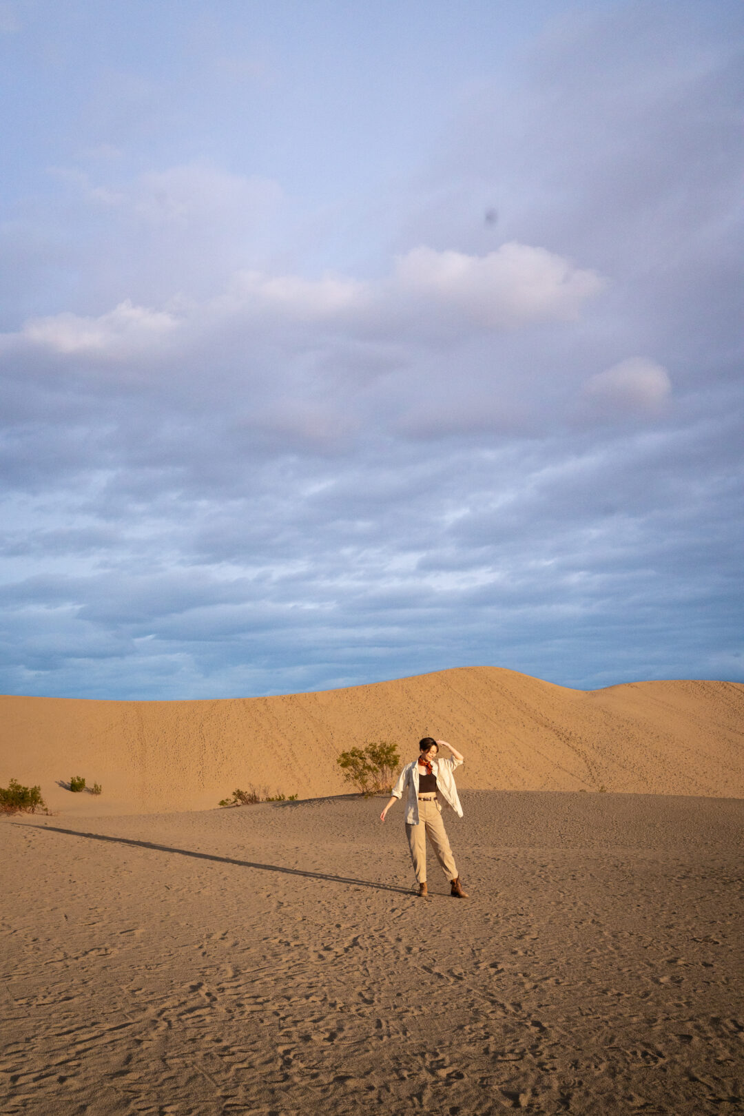 Travel Blogger Jordan Gassner walking through the sand at Mesquite Flat Sand Dunes in Death Valley National Park