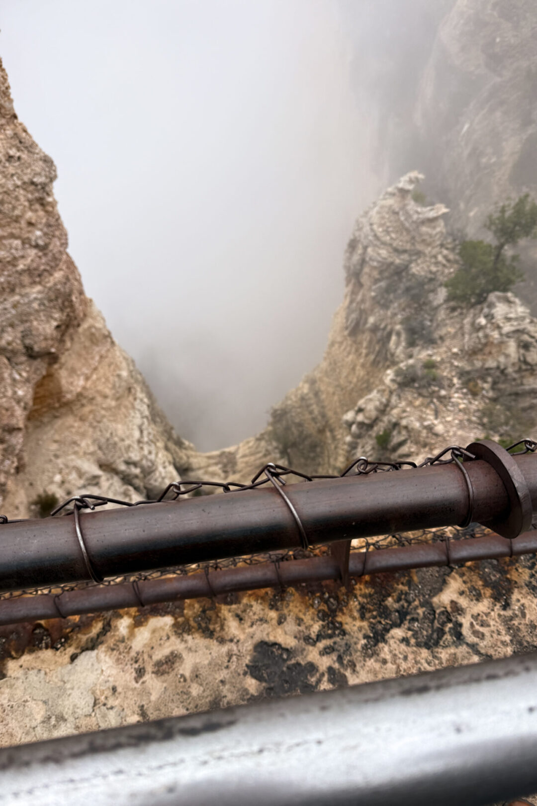Mist and clouds blocking the view down into the Grand Canyon at Mather Point