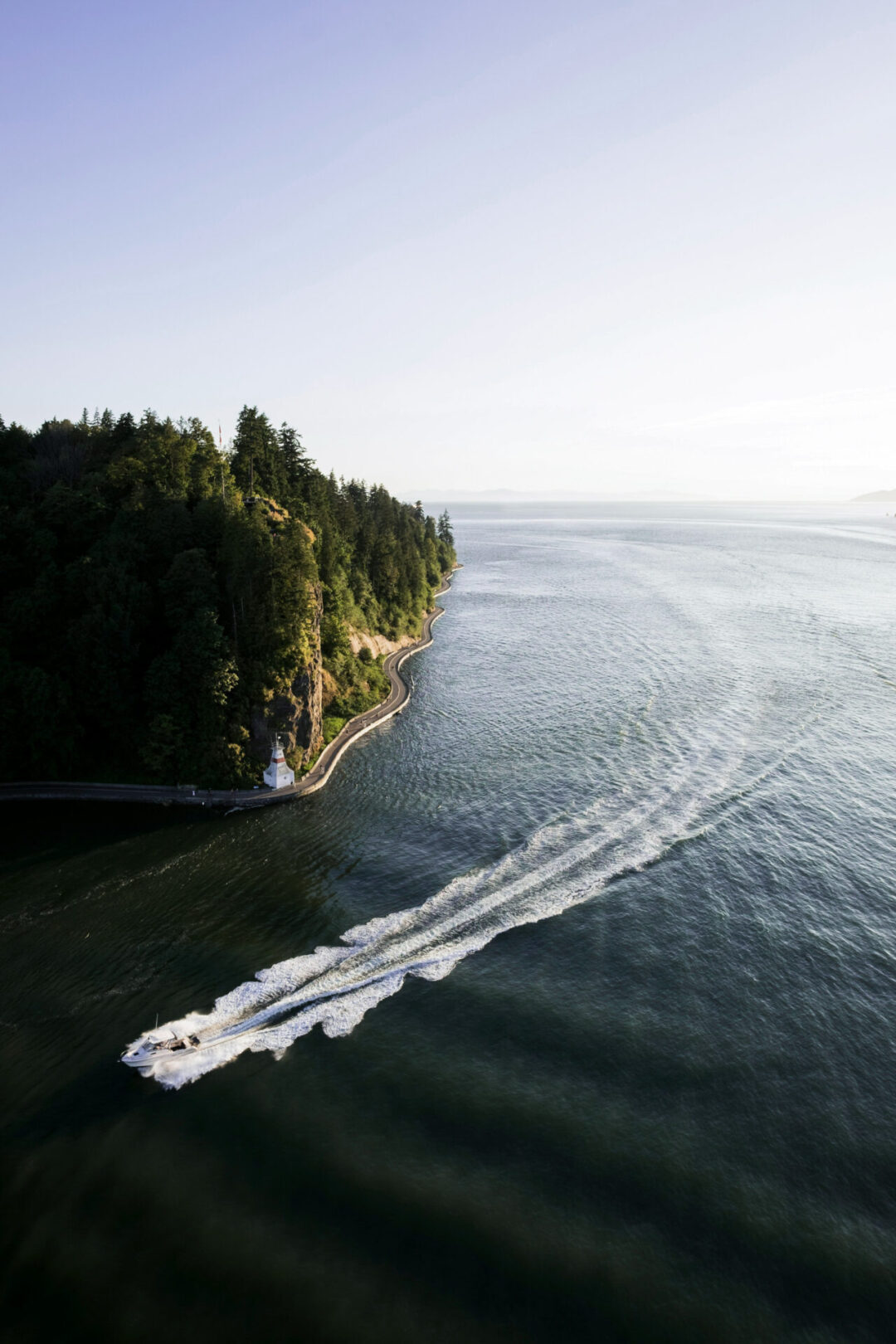 A jet boat circling around Brockton Point, Stanley Park in Vancouver, Canada