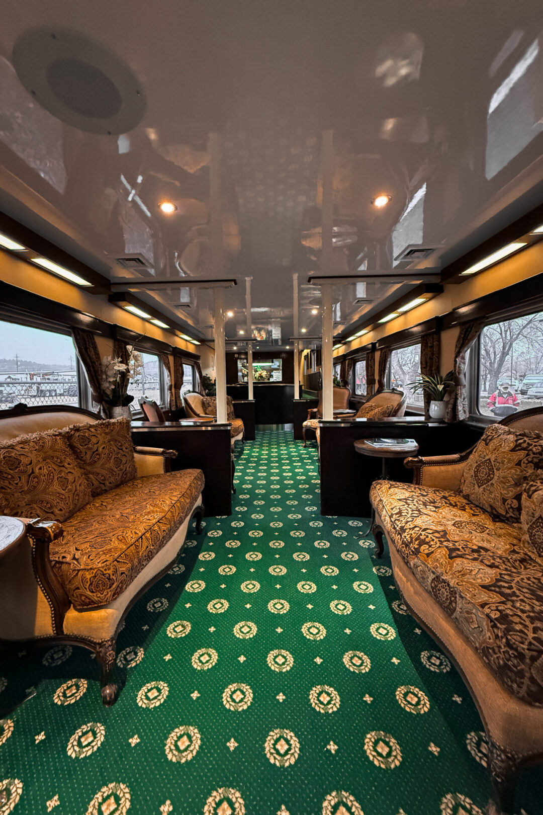 An empty luxury parlor car aboard the Grand Canyon Railway